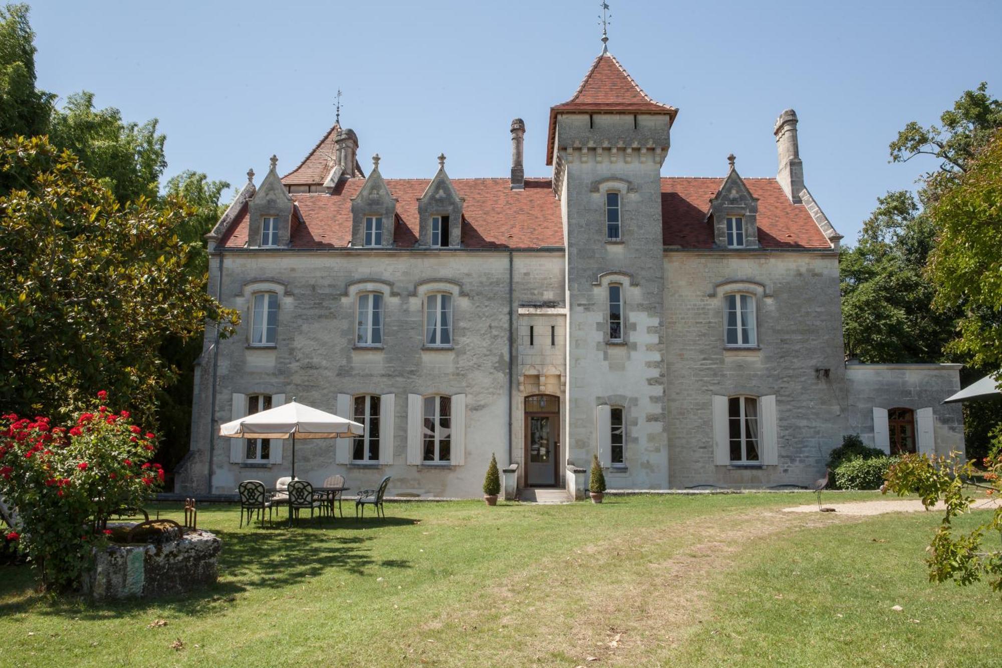 Chateau Des Salles Saint-Fort-sur-Gironde Exterior photo