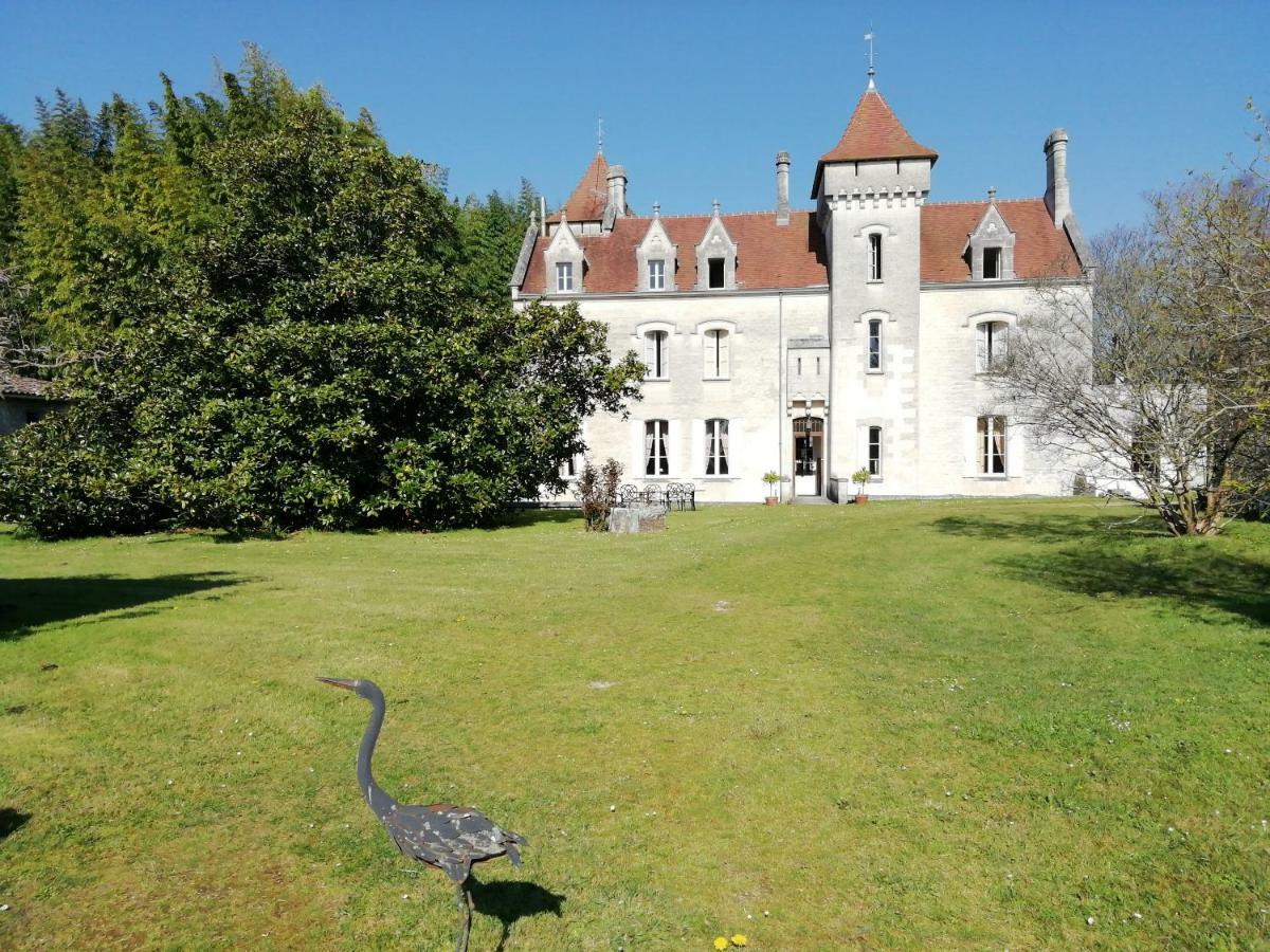 Chateau Des Salles Saint-Fort-sur-Gironde Exterior photo
